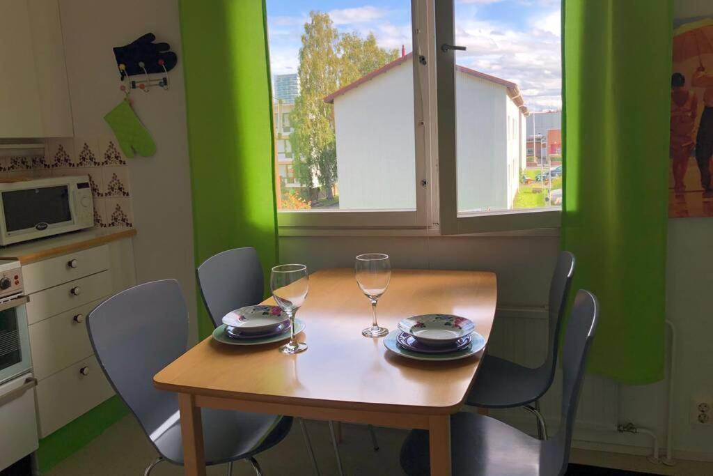 Vaerikaes Puutalokaksio 1-6 Hloelle, Ilm Parkit Apartamento Oulu Exterior foto